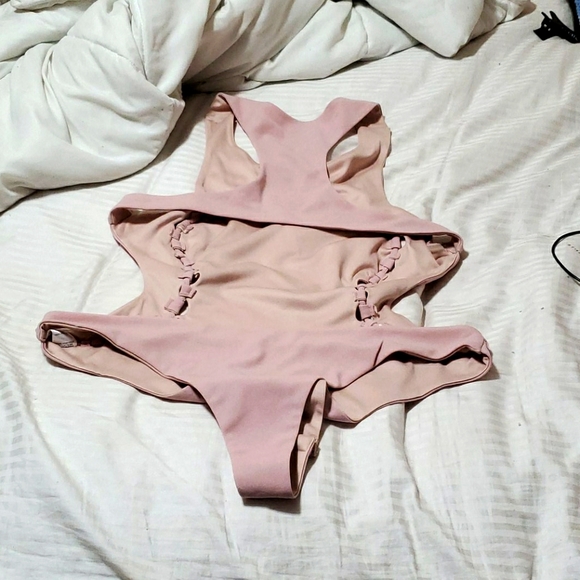 Too big - Picture 3 of 4